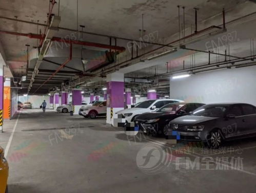 停車場風波 福州女司機對“瞎指揮”服務怒而停車抗議